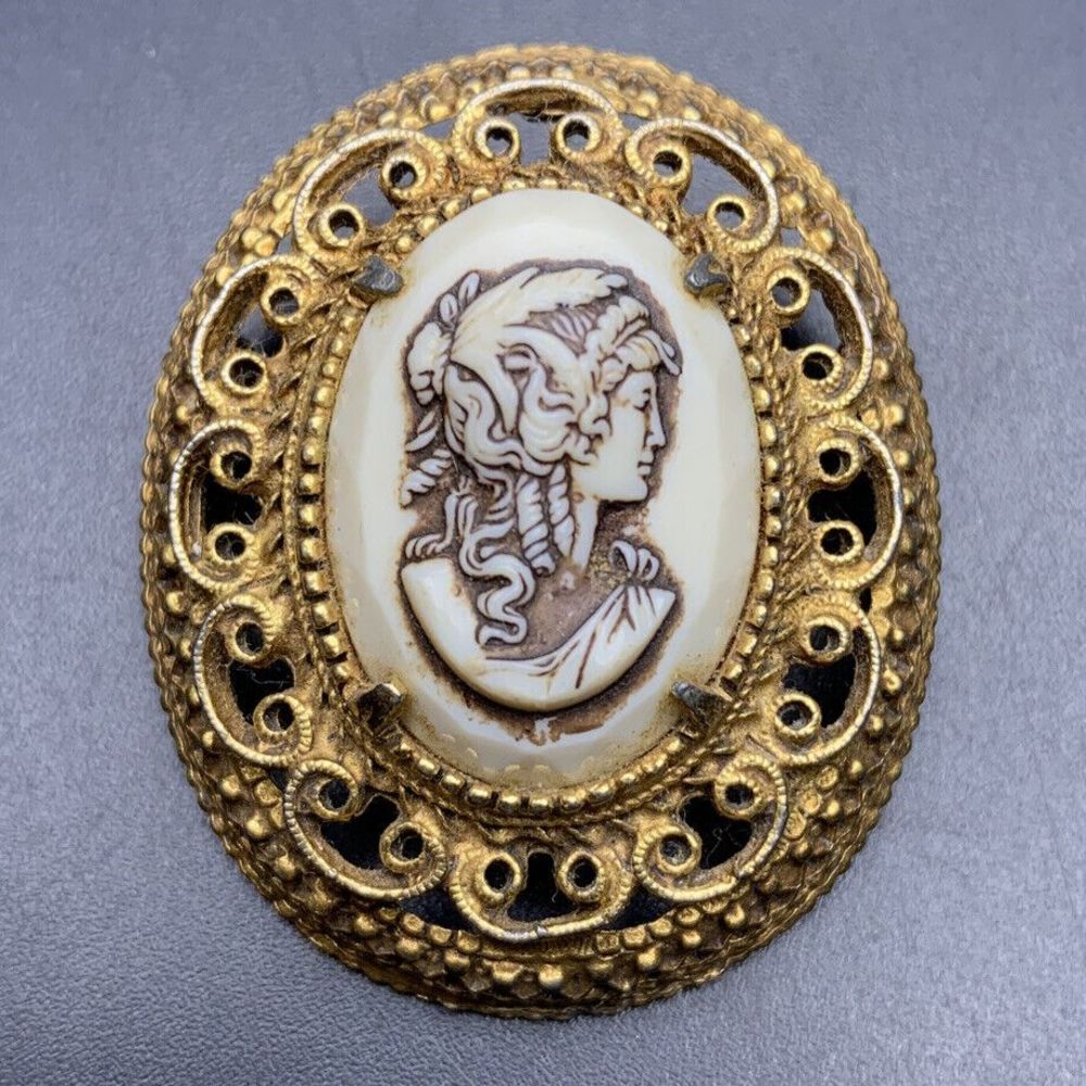 Florenza Cameo Brooch Pin Gold Tone Oval Ornate Filigree Look Signed Vintage